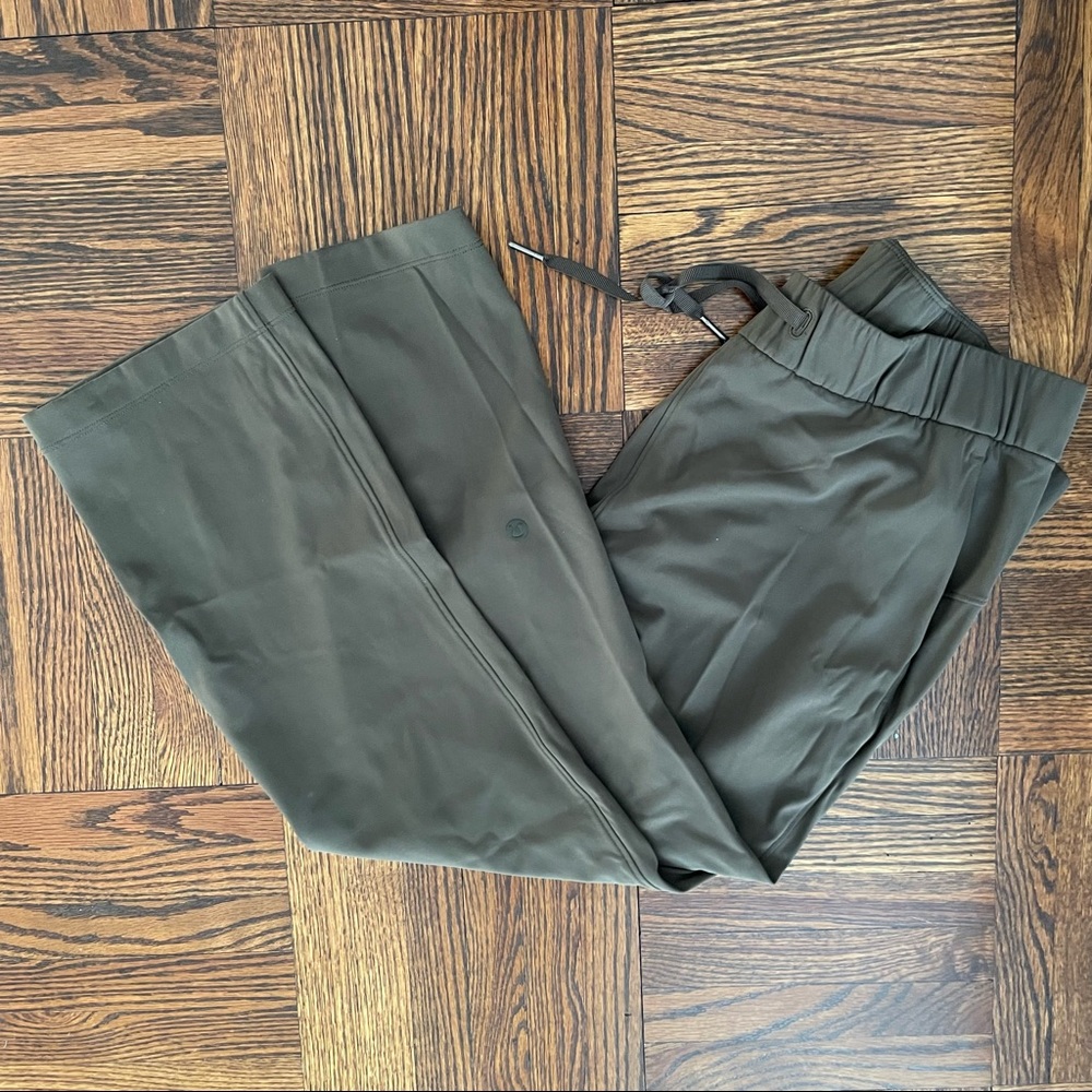 Lululemon green on the fly crops